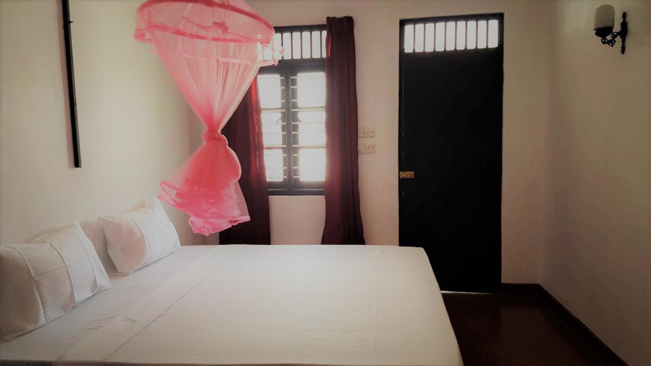 Alfresco Beach Hotel Uppuveli Exterior foto